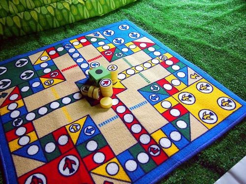 这里不仅有五子棋,象棋,跳跳棋, 还有飞行棋,生肖棋,军棋!