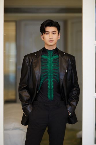 发型图片 1/6 2/6 3/6 4/6 5/6 6/6 上一组图 下一组图 张云龙相关