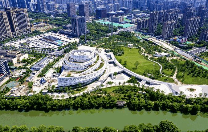 ▍杭州运河大剧院坐落于拱墅区大运河中央公园,毗邻京杭大运河,与拱宸