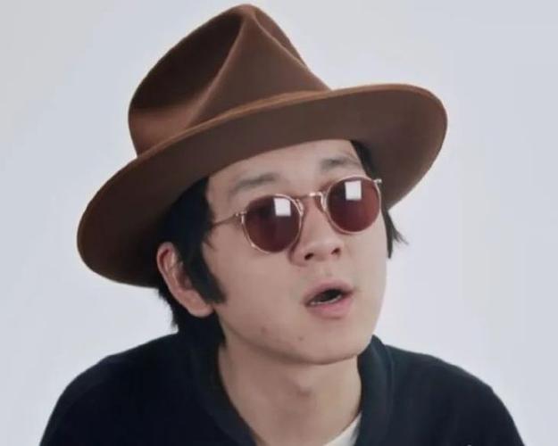 张哲轩马思纯聚会张哲轩抱了其他女生且动作暧昧网友祝福