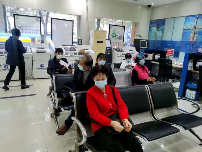 九江城区银行atm机操作间有防疫盲区