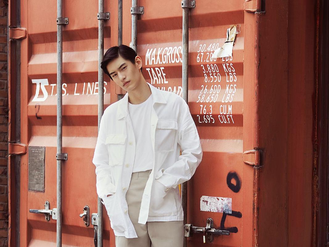 韩国明星金泰焕时尚写真宽屏壁纸图片