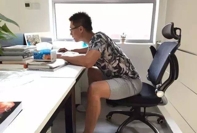 四种坐姿最伤腰