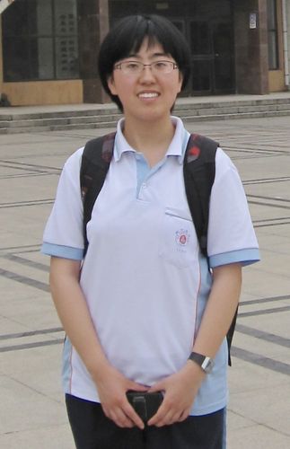 日照一中今年毕业生校服颜色?