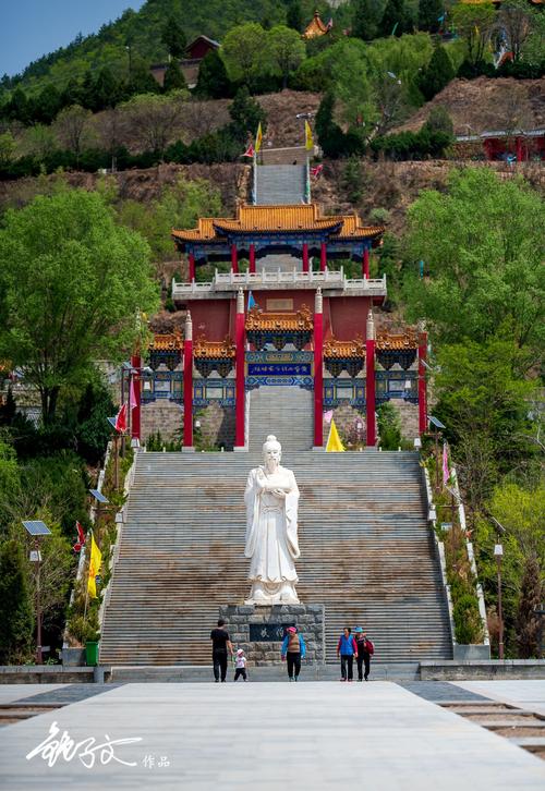 周祖陵森林公园位于甘肃省庆阳市庆城县城东山,国家aaaa级旅游景区