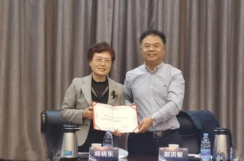 济宁市第一人民医院聘请首都儿研所师晓东教授为客座教授