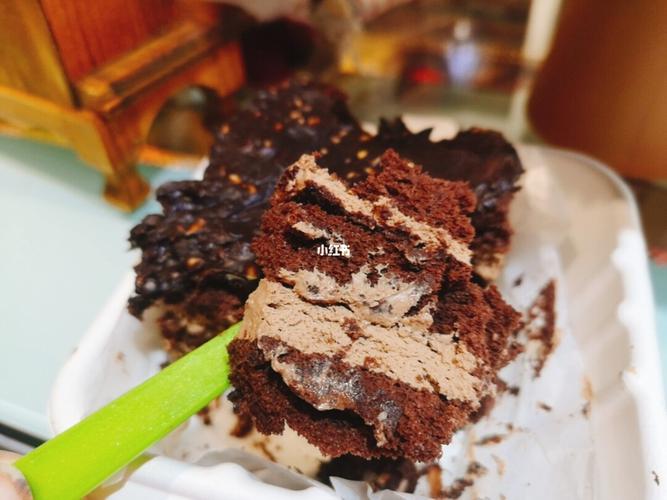 最爱的费列罗巧克力梦龙卷_巧克力_黑巧克力_巧克力蛋糕_格林烘焙