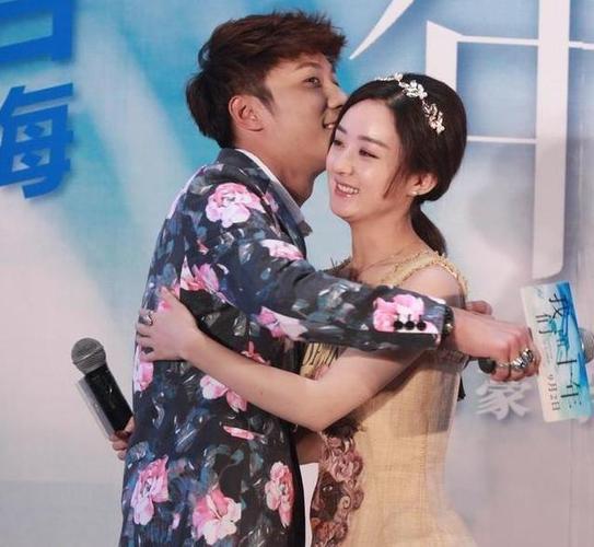 在弟弟赵建飞结婚的时候赵丽颖就在弟弟赵建飞的婚礼上哭了