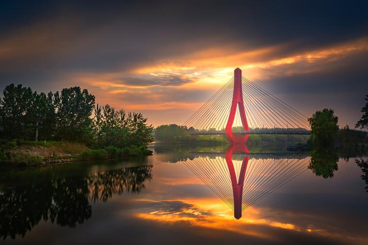 朝霞笼罩下的涡河三桥皖涡阳