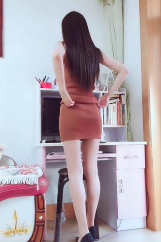 小姐姐在穿也穿肉丝袜,高跟鞋,丝袜长腿美留给自己看?