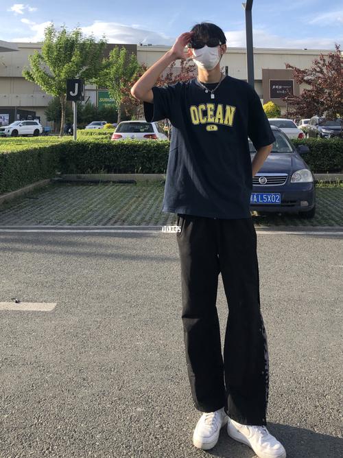 男大学生 190_大学生_帅哥_短袖_微胖_潮流_穿搭ootd