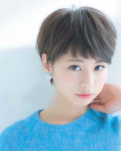 拜托各位美发大神,求帮忙设计设计个短发,一定要有刘海的而且也不要非