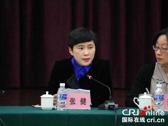 重庆市妇联副主席张健介绍10项社会化项目 摄影 实习生 万潇蔓