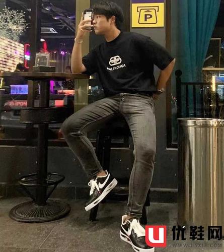 af1权志龙2.0上脚街拍图赏析 pmo x af1 权志龙2.0白色刮开是什么图案