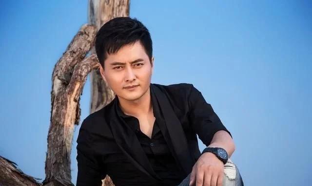 云飞前妻嫌我没出息让我独自在外流浪20多天如今年年上春晚