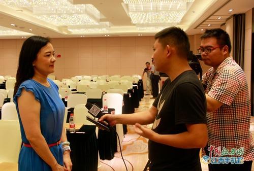 手机江西网 九江频道   严永红副总裁在接受媒体采访时表示:慈善事业