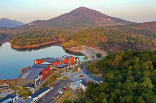 该线地处句容九龙山自然风景区境内,起于第一福地茅山南麓340省道,止