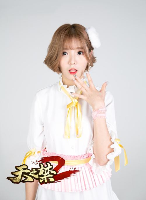 团队主唱,舞蹈担当(胡萝卜)胡婉莹hu wanying擅长主持,喜欢跳性感的