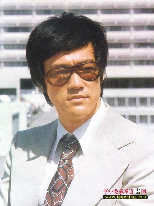 谁能帮做个李小龙的脸型谢谢