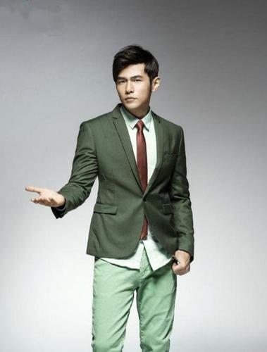 他才是娱乐圈真太子周杰伦靠他保护身份背景比向佐家还牛
