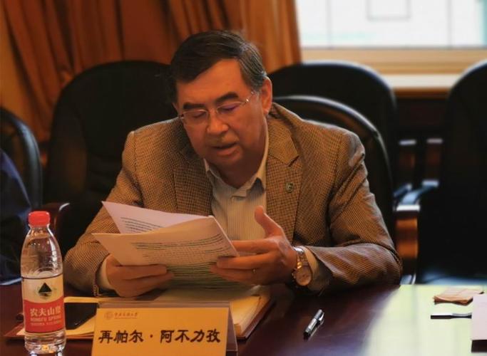 再帕尔·阿不力孜副校长主持召开博士研究生招生复试