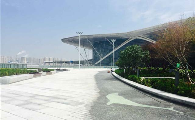 青岛火车北站西广场启用 地下停车场15分钟免费