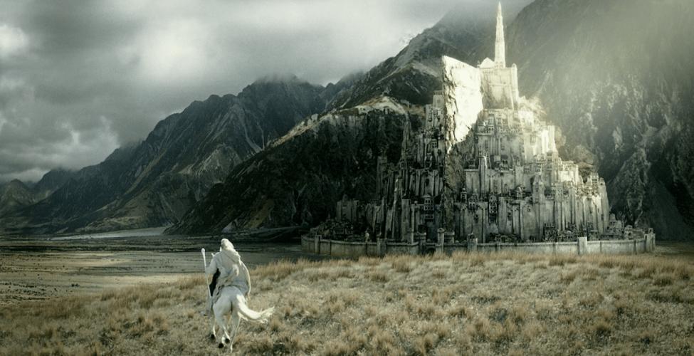 左:白城草稿 / 艾伦·李 ;右:电影剧照