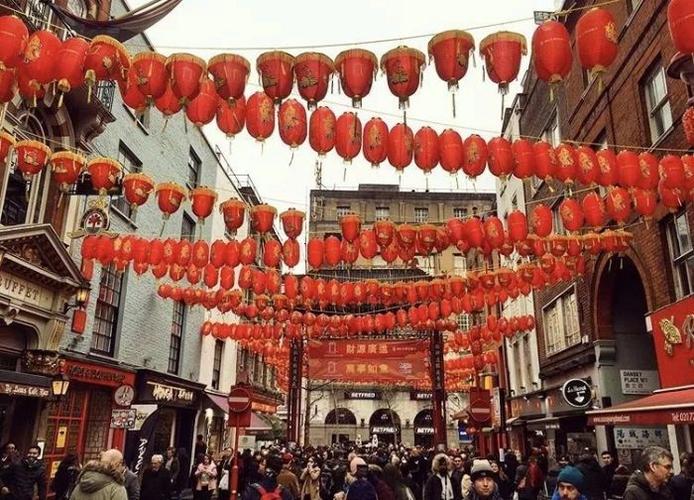 唐人街除了"探案" 还有年味