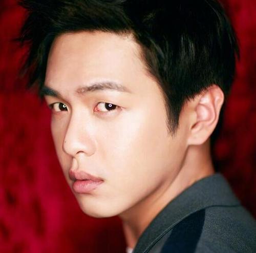 扒一扒张若昀的家庭个人资料 张若昀的父亲是谁