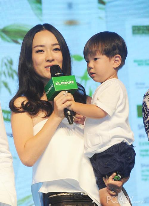 霍思燕鬼马一家空降上海嗯哼大王卖萌无底线