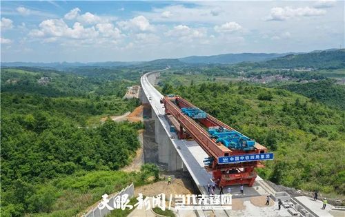 任务,确保7月份率先开展贵南铁路贵州段无砟轨道试验段施工奠定了基础
