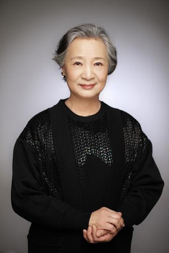 严敏求夏日写真曝光 典雅气质"时尚老太"(图)