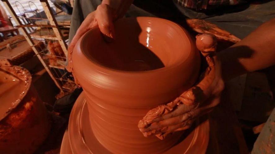 范成雄建水紫陶拉坯大师