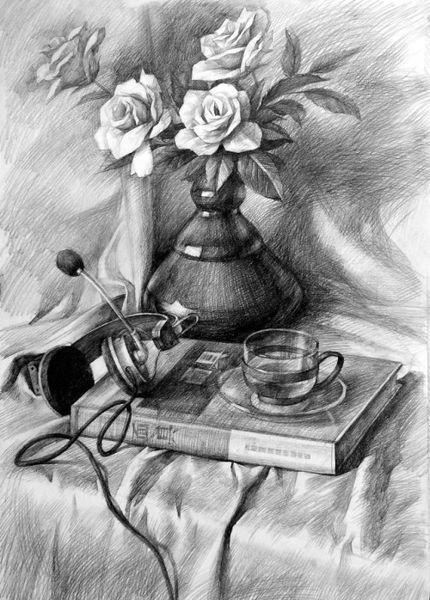 带花的静物素描组合图片