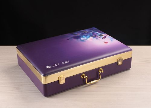 厂家定做 皮质手提箱式套装包装盒 高档烫金化妆品礼品套装盒