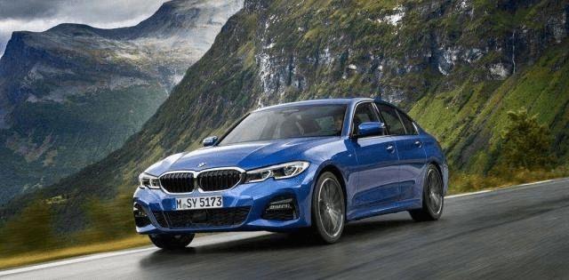 新的宝马3系更换了更大尺寸的中控大屏幕,同时,搭载bmw最新的idrive