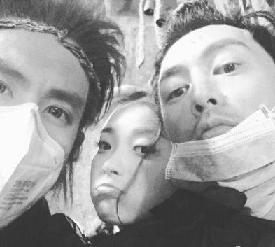 余文乐晒与彭于晏倪妮合影 表情搞怪颜值还是高