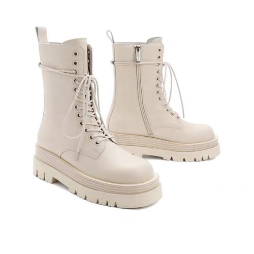 白色马丁靴真的好看吗?怎么搭配呢