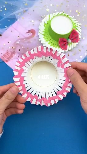 一次性纸杯做的小帽子,编出来太好看了吧,简单几步就完成了,完全不用