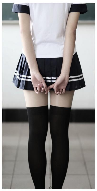 绝对领域x水手服百褶裙 诱人黑丝长腿真是把持不住