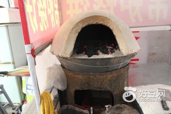 是鲁菜特色面食,但却始终没见过真正的制作吊炉烧饼的炉子到底是什么
