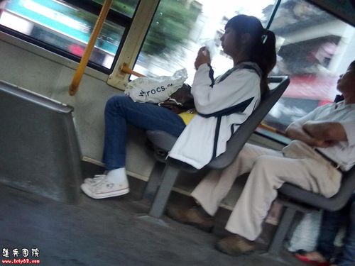 谁能帮我把女孩白袜p成肉丝.万分感谢!