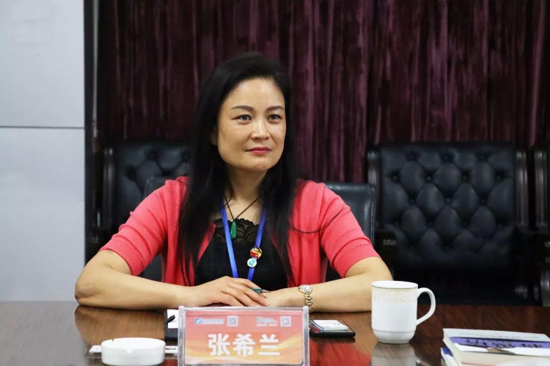 张希兰在会上发言