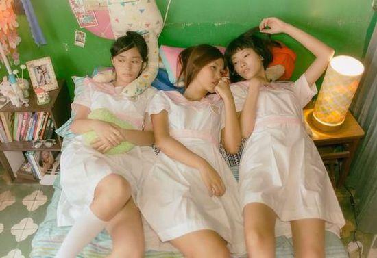 援交少女裸浴海报尺度太大遭禁刊