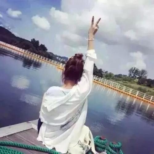 女生头像 背影 剪刀手