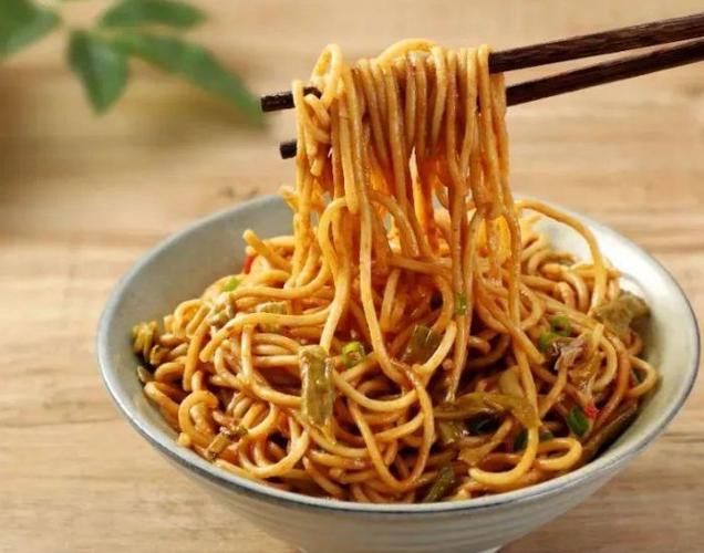 武汉热干面面窝油条豆浆,当属热干面最好吃,也是最热门的小吃美食!