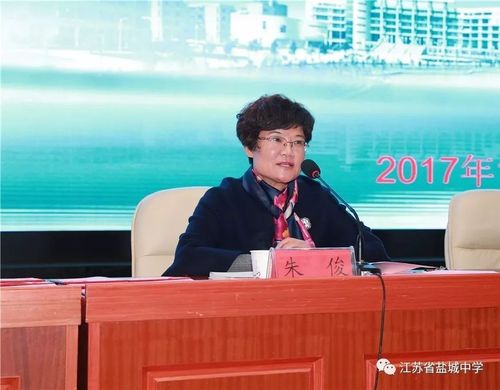 教务处主任洪波,教科室主任陈宏兆分别就半学期以来教学管理工作,教