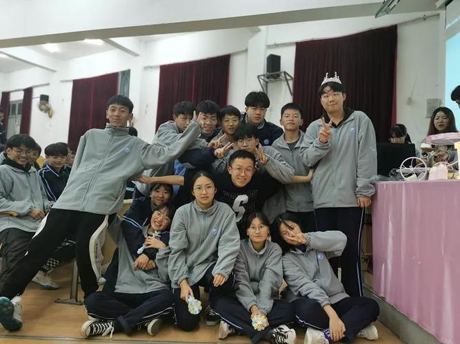 尤凡教学功底扎实,担任高三生物组备课组长,目前是杜桥中学生物组的