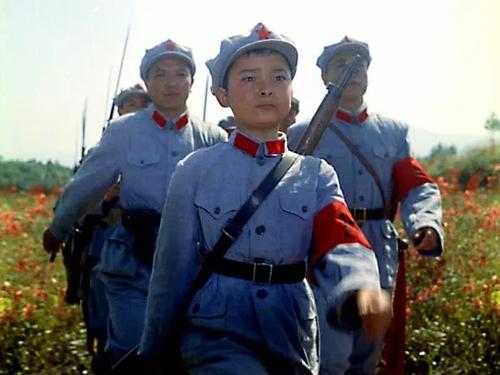 一唱起《映山红》,就觉得红军来了!