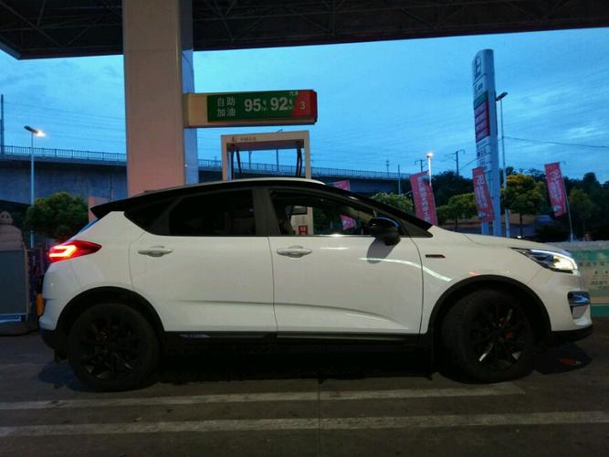 帝豪gs改装悬浮车顶膜车身改色膜天窗膜亮面膜pvc亮